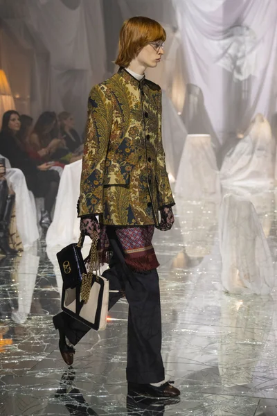 Look 12